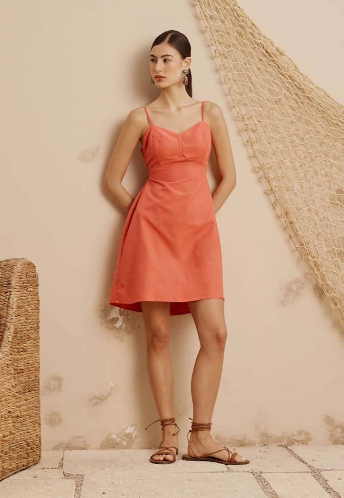 Vestido Curto Amarração Costas Liso