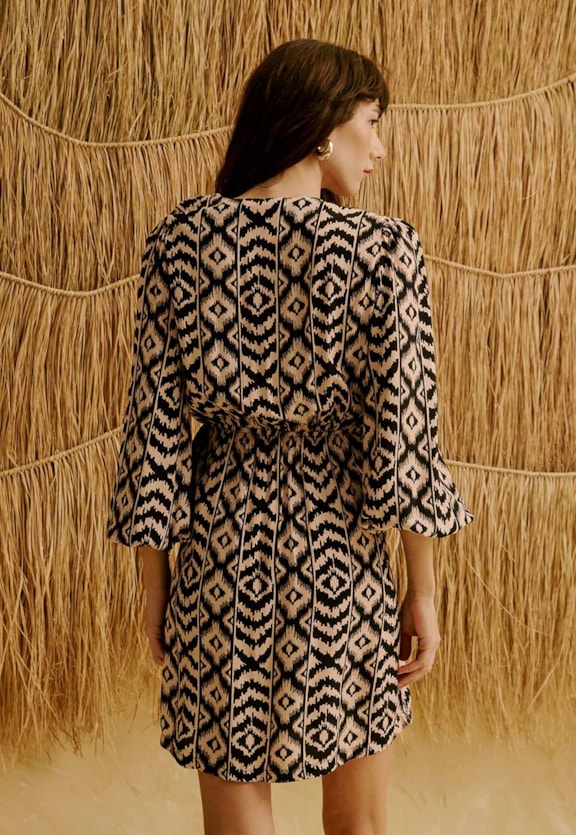 Vestido Curto Amarração Sobreposta Lateral Estampado Puno Vista Traseira