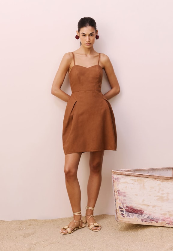 Vestido Curto Ampulheta Vista Frontal