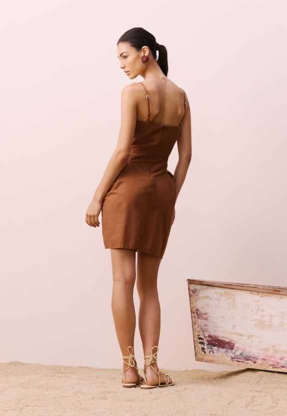 Vestido Curto Ampulheta Vista Traseira