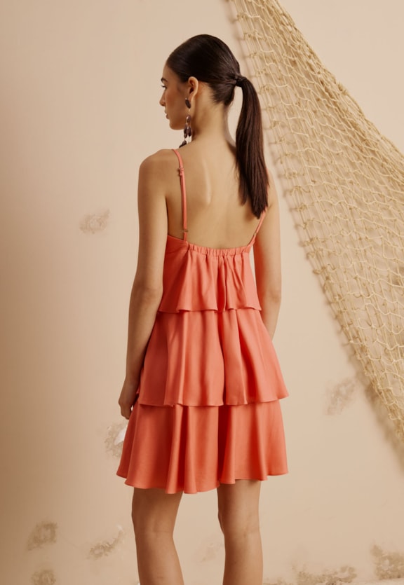 Vestido Curto Babados Vista Traseira
