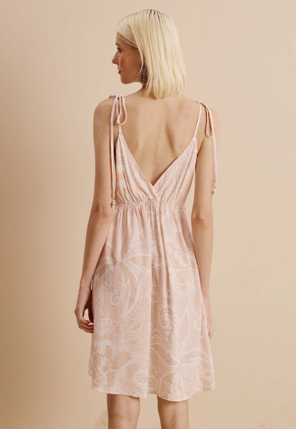 Vestido Curto Babados Estampado Maraca