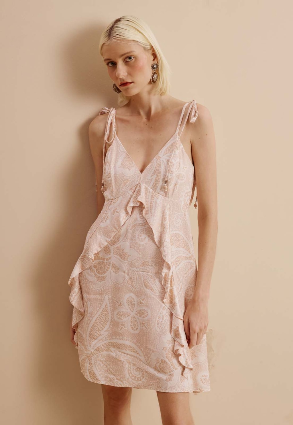 Vestido Curto Babados Estampado Maraca