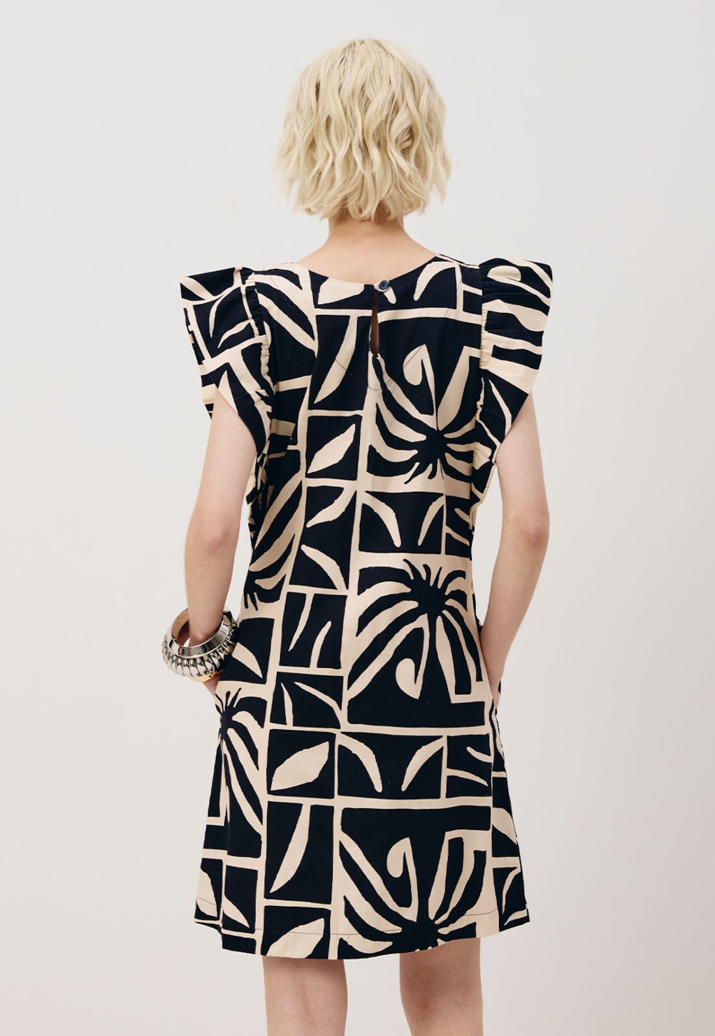 Vestido Curto Babados Estampado Reflexo