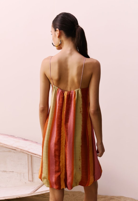 Vestido Curto Balonê Estampado Itaúba Vista Traseira