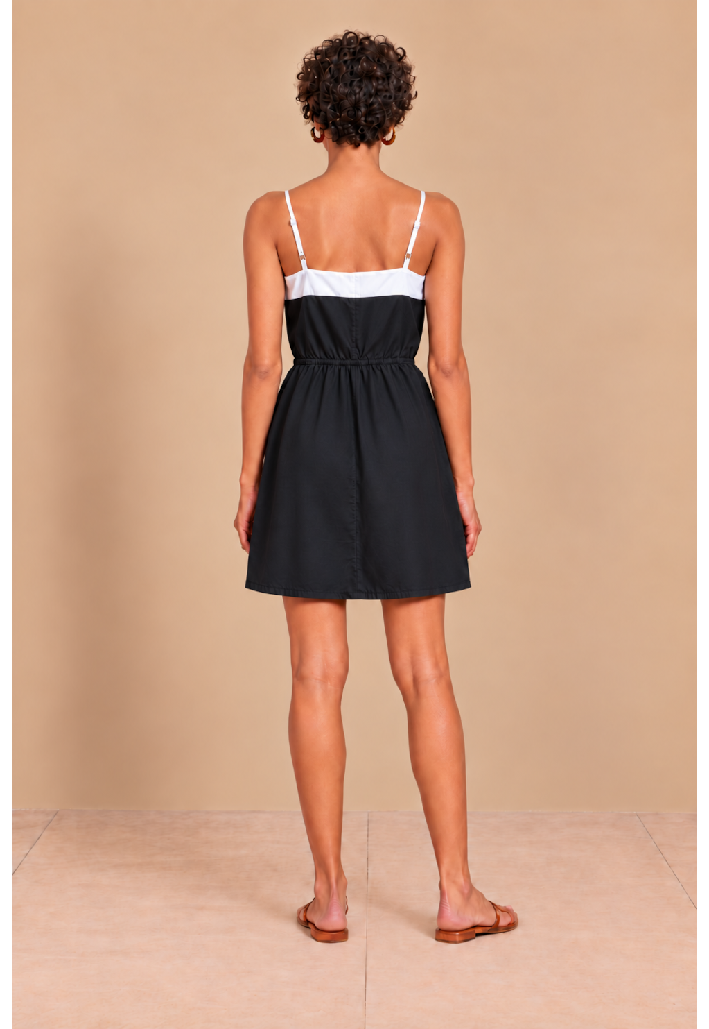 Vestido Curto Bicolor