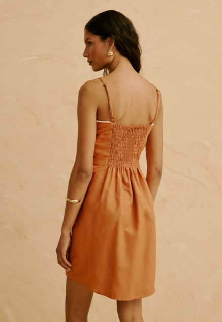 Vestido Curto Bordado Cashmere Vista Traseira