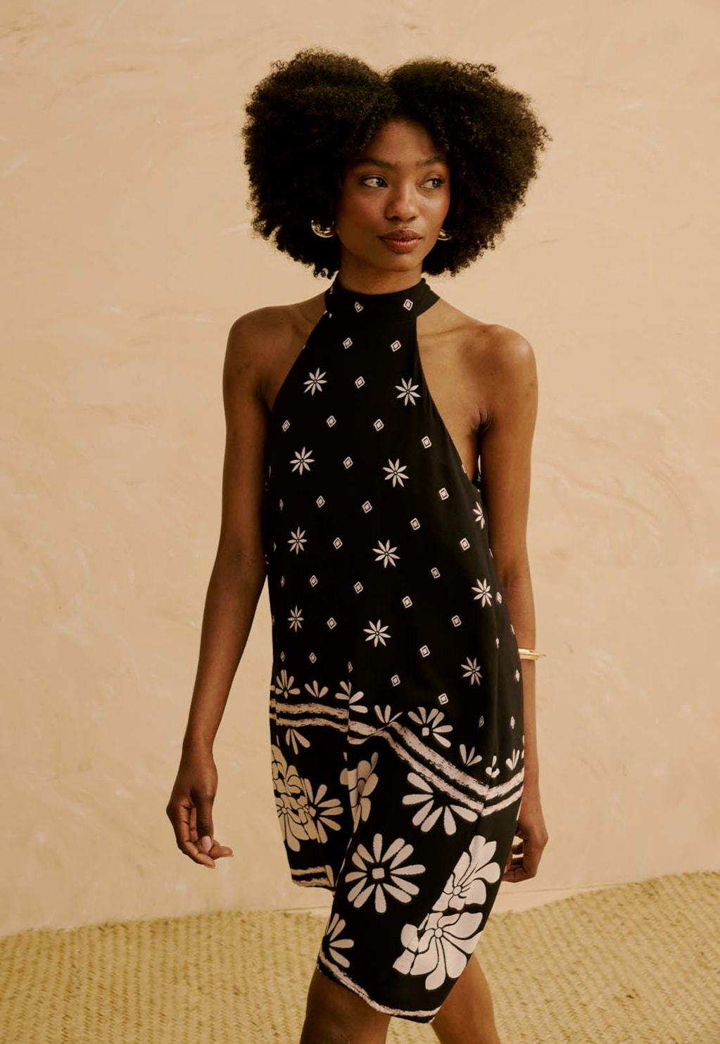 Vestido Curto com Gola Alta Estampado Pallay