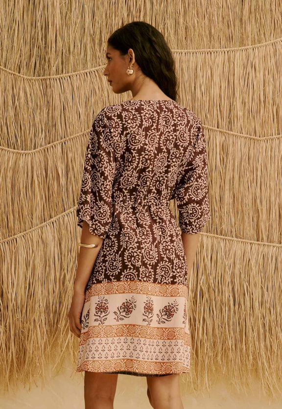 Vestido Curto com Manga Ampla Estampado Kala Vista Traseira