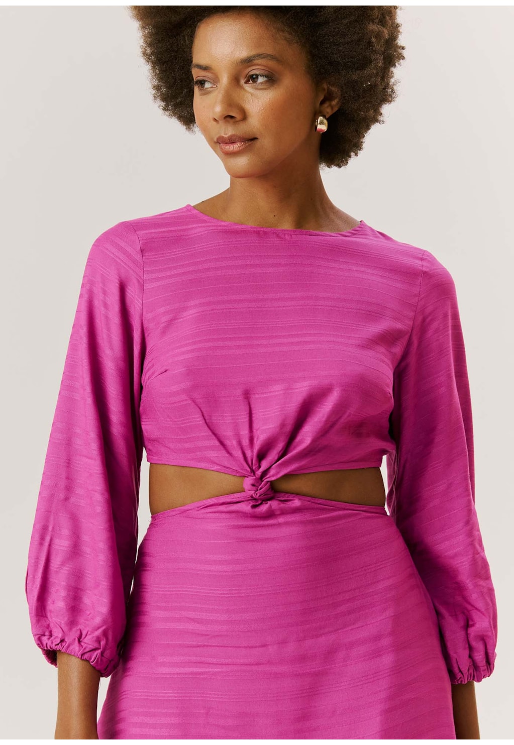 Vestido Curto com Nó na Barriga