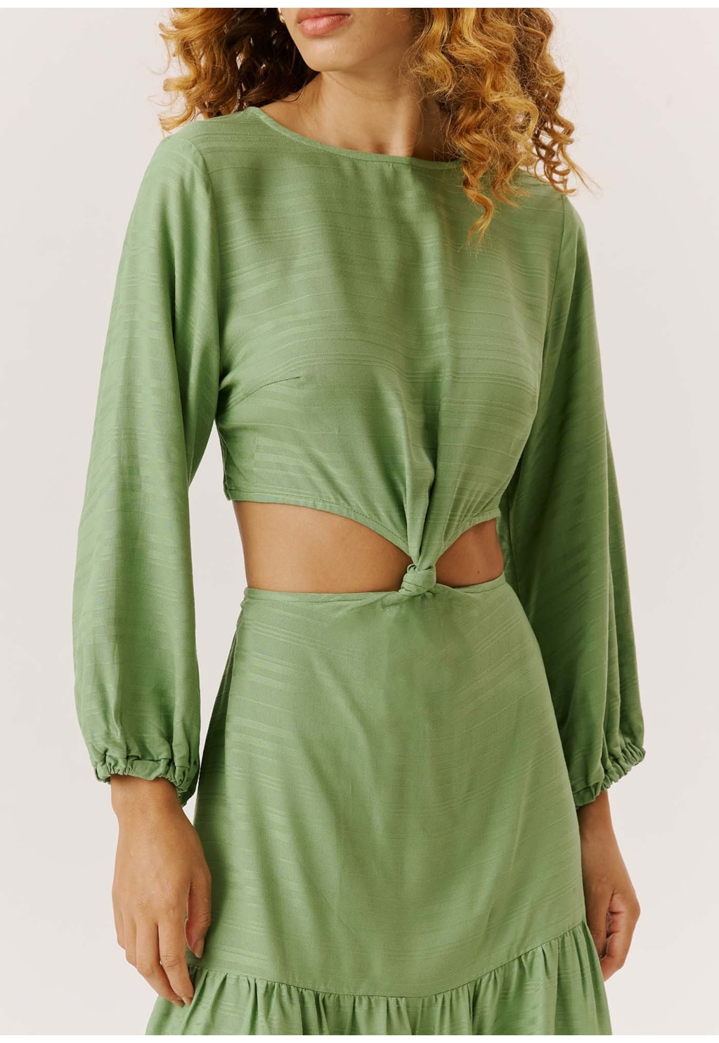 Vestido Curto com Nó na Barriga