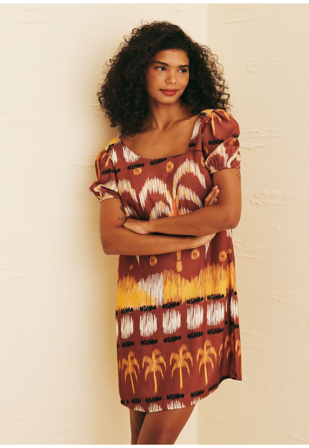 Vestido Curto Decote Assimétrico Estampado Huacachina