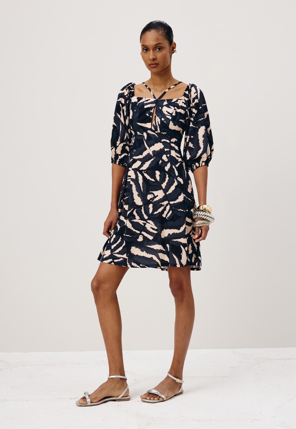 Vestido Curto Decote Cruzado Estampado Pararú