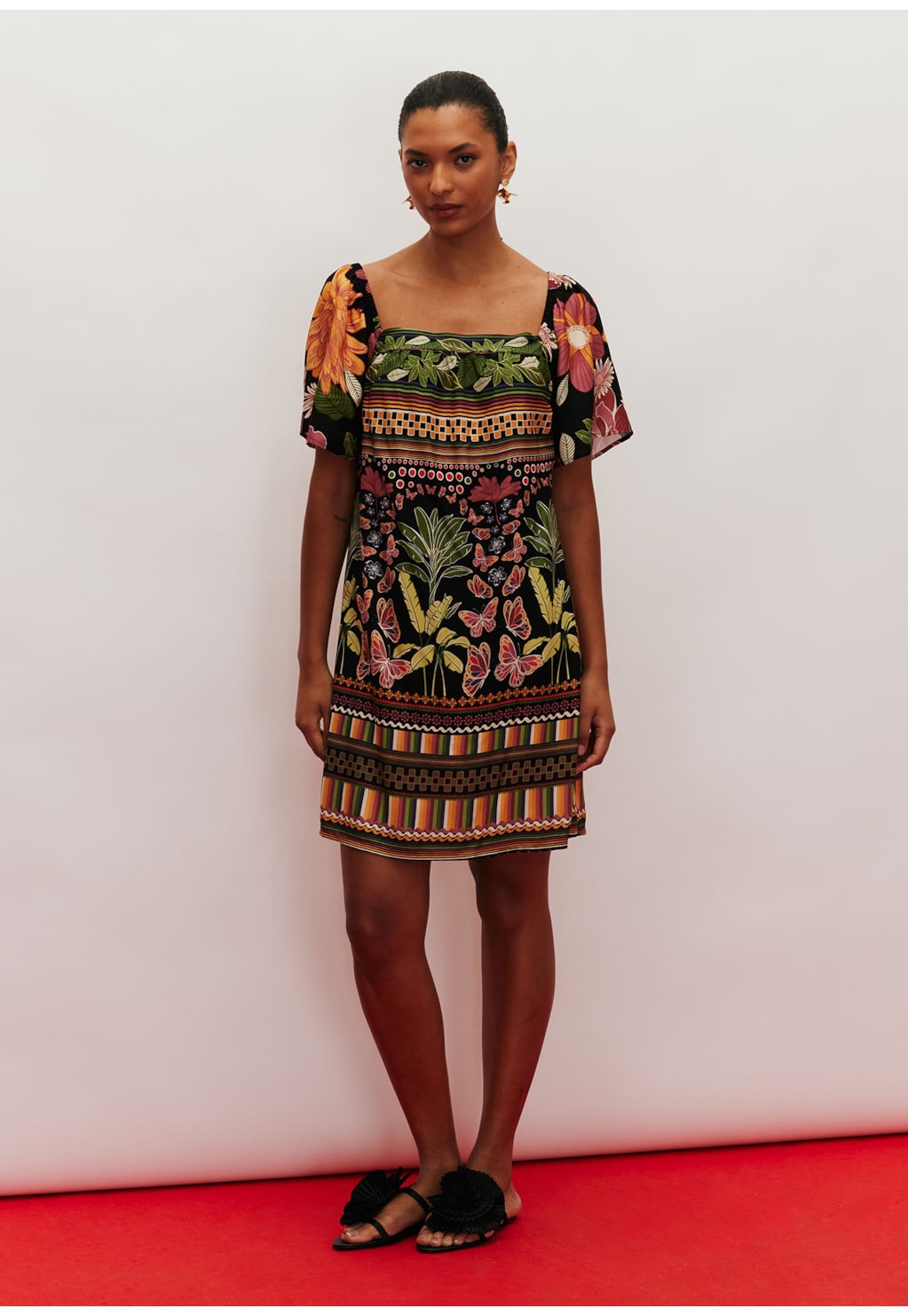 Vestido Curto Decote Quadrado Estampado Gafieira