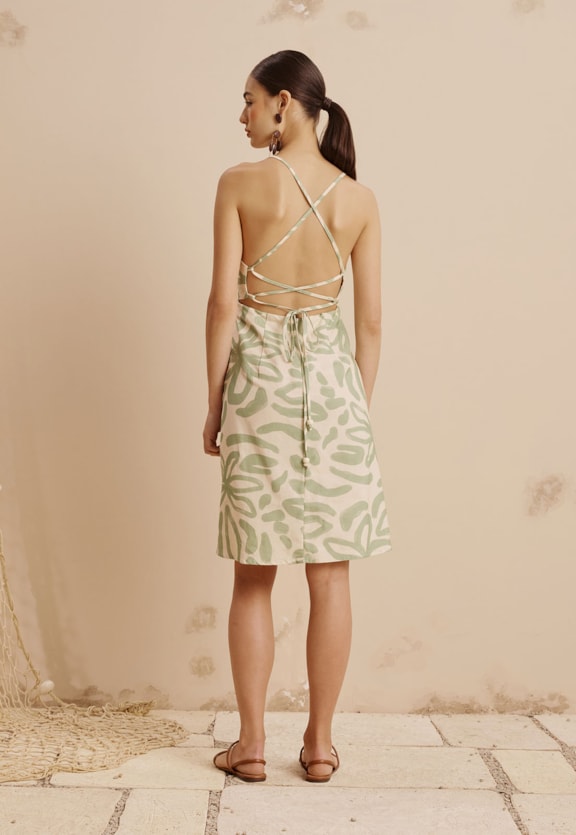 Vestido Curto Decote Reto Estampado Jari Vista Traseira