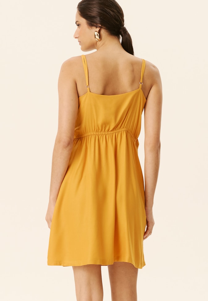 Vestido Curto Detalhe Babado