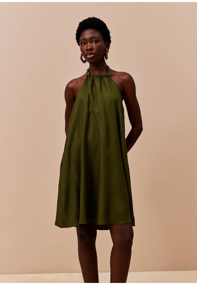 Vestido Curto Detalhe Corrente Pescoço