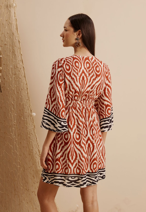 Vestido Curto Detalhe Túnel Estampado Arumã Vista Traseira
