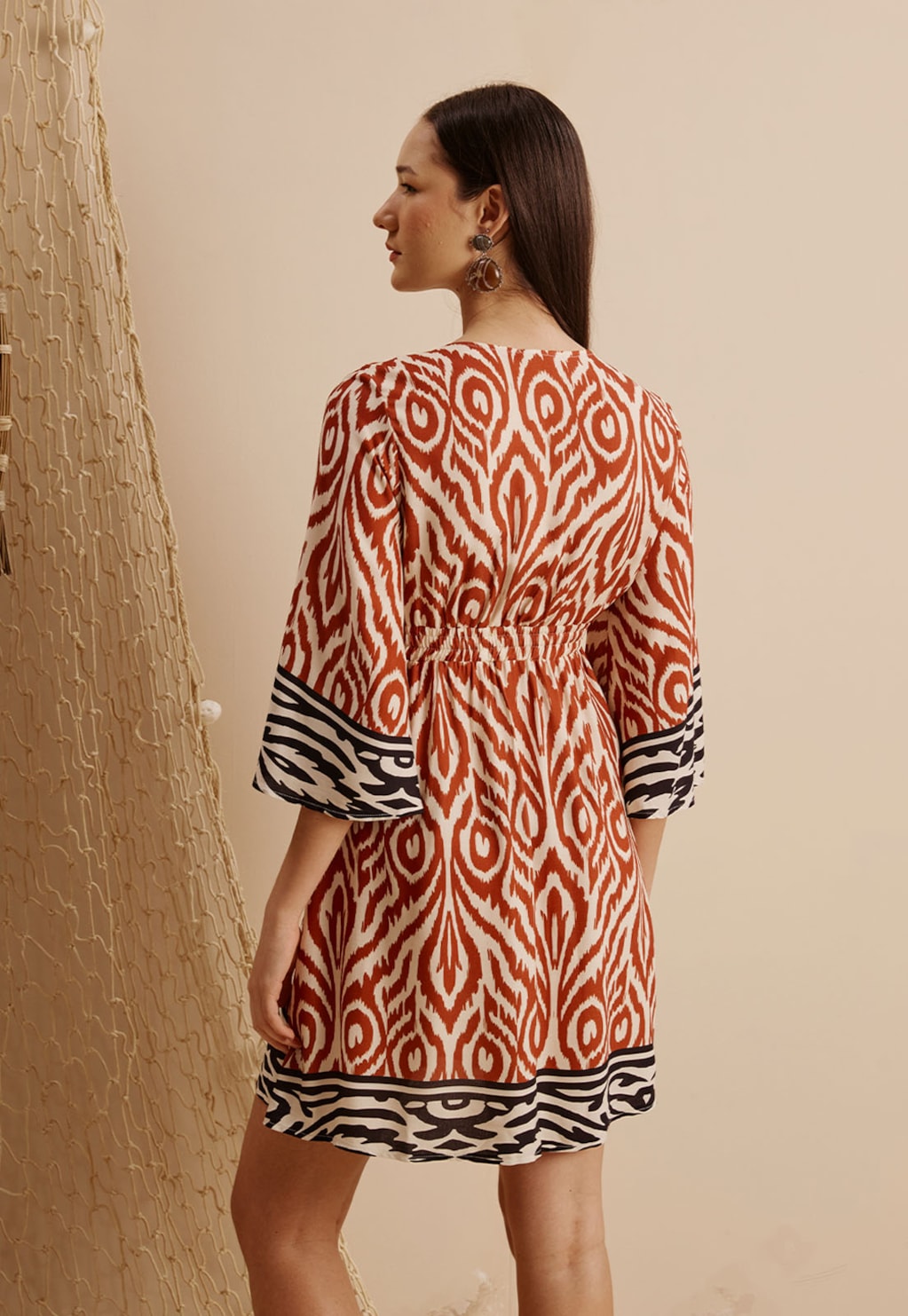 Vestido Curto Detalhe Túnel Estampado Arumã