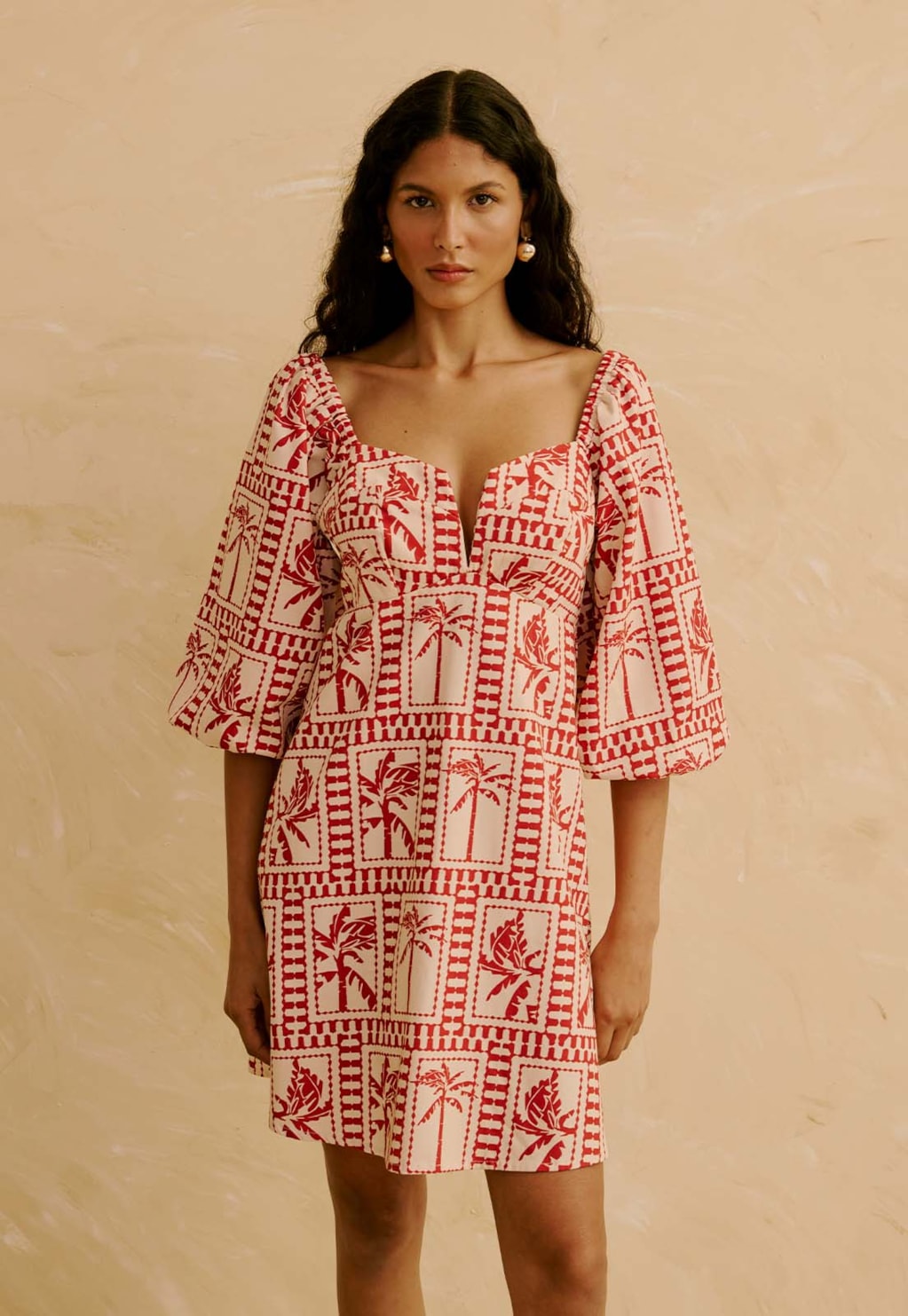 Vestido Curto Detalhe V Busto Estampado Yura