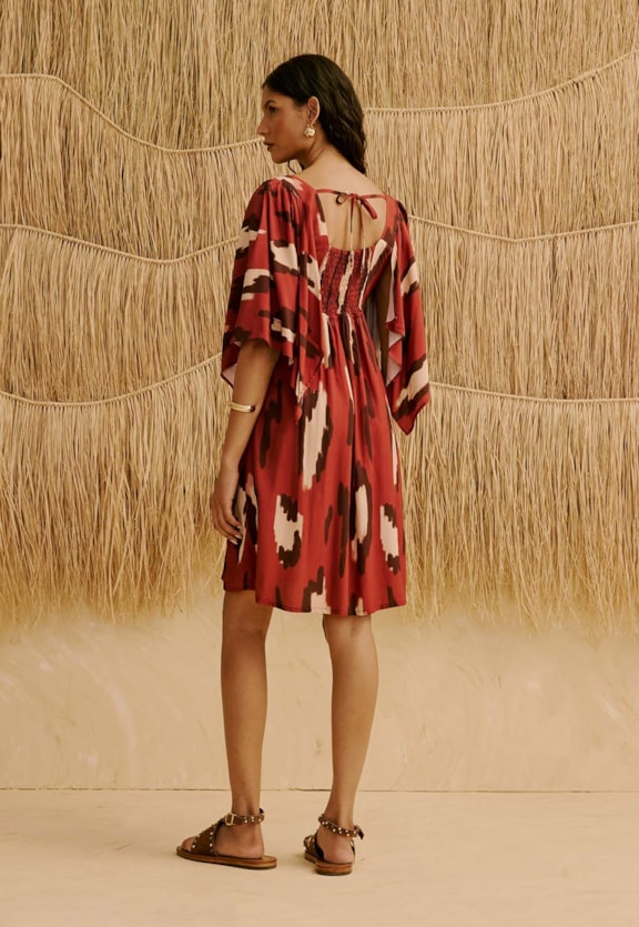 Vestido Curto Detalhe Vivo Estampado Chimu Marrom Vista Traseira