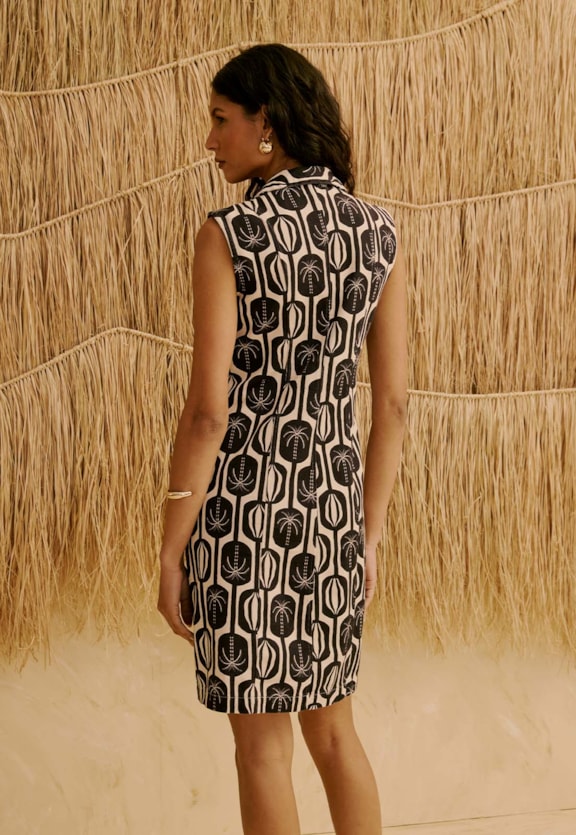 Vestido Curto em Sarja Estampado Cacau Palmer Vista Traseira