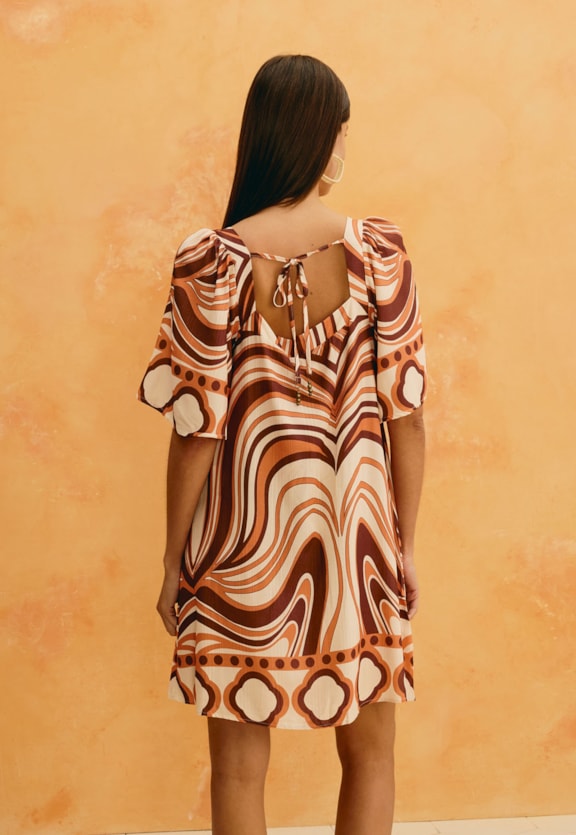 Vestido Curto Estampado Las Murallas Vista Traseira