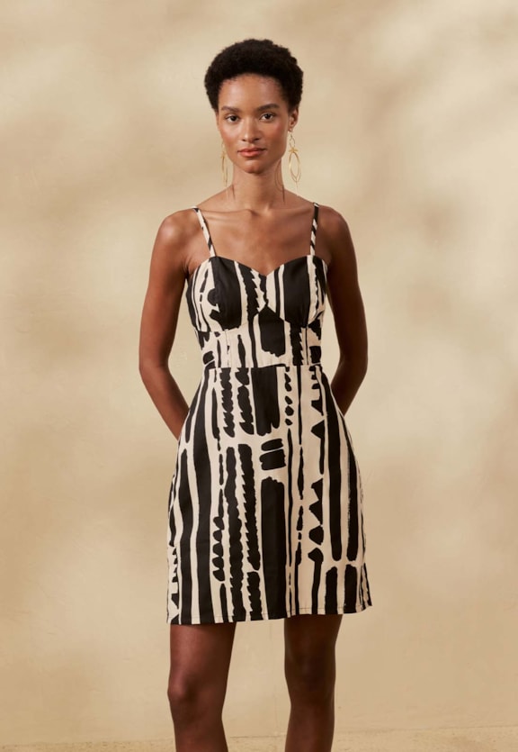 Vestido Curto Estampado Linea Vista Frontal