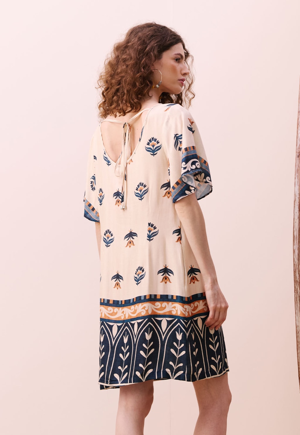 Vestido Curto Estampado Vitrais