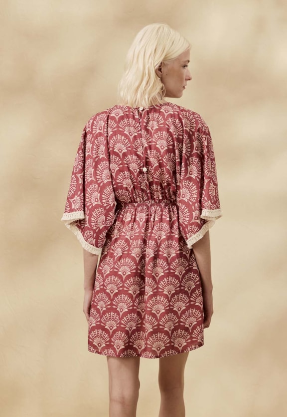 Vestido Curto Franjas Estampado Puna Vista Traseira