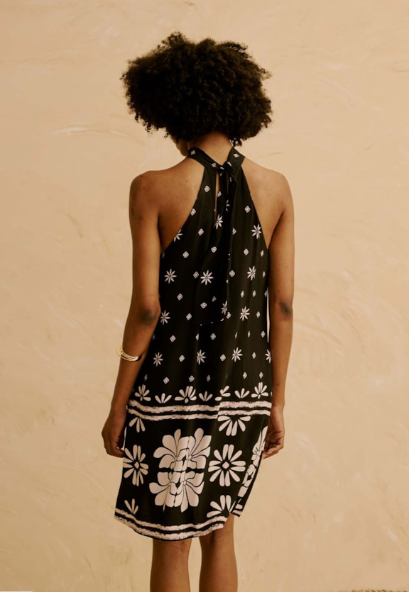 Vestido Curto Gola Alta Estampado Pallay Vista Traseira