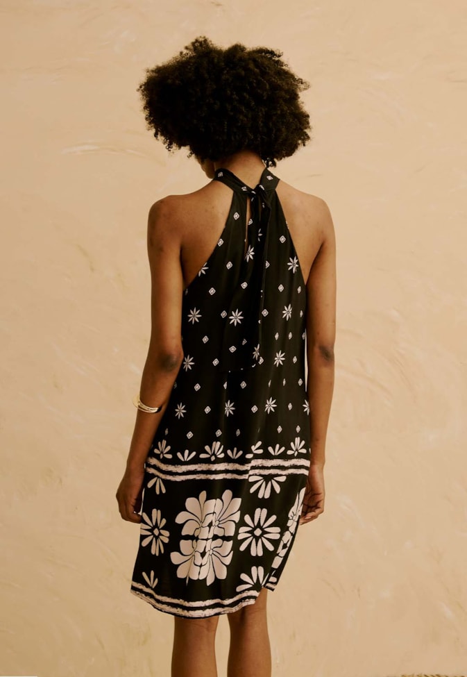 Vestido Curto Gola Alta Estampado Pallay
