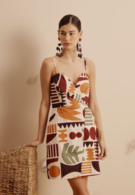 Vestido Curto Gola Virada Estampado Ribeirinha Vista Frontal