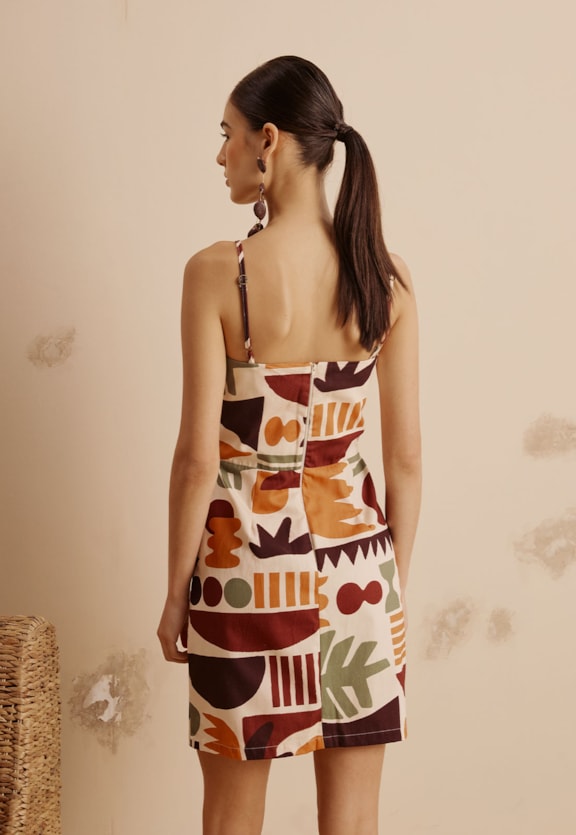 Vestido Curto Gola Virada Estampado Ribeirinha Vista Traseira