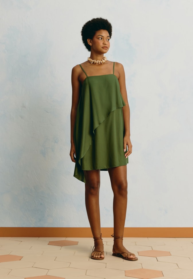 Vestido Curto Liso Babados