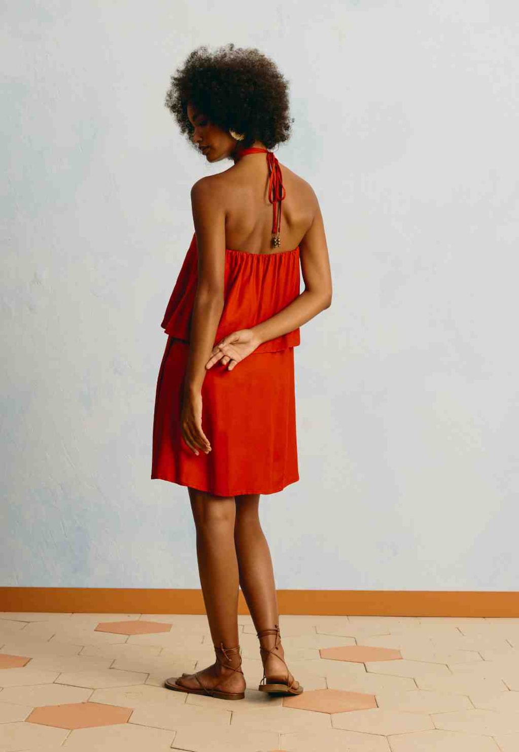 Vestido Curto Liso Babados
