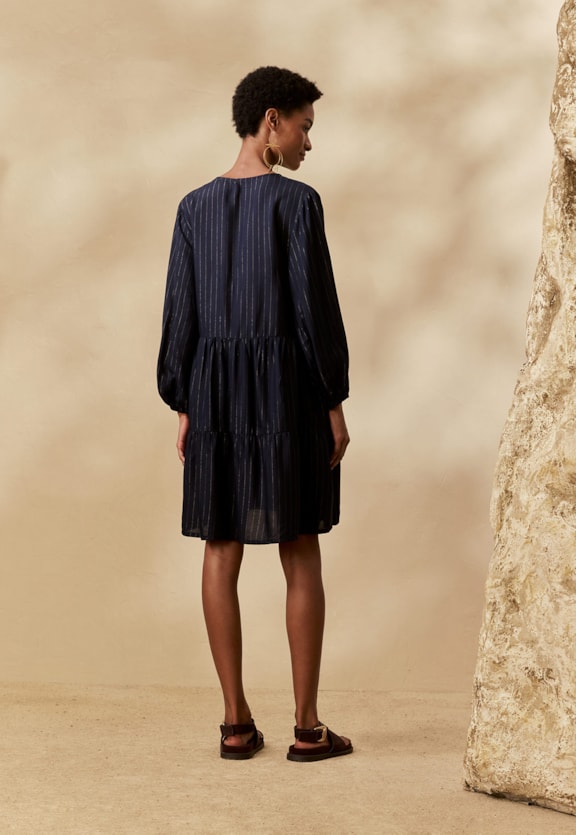 Vestido Curto Liso Boho Vista Traseira