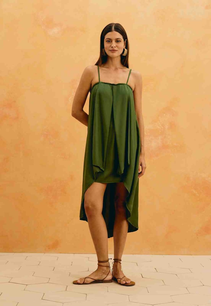 Vestido Curto Liso Camada Sobreposta
