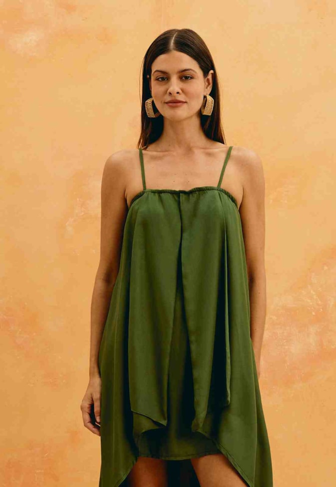 Vestido Curto Liso Camada Sobreposta