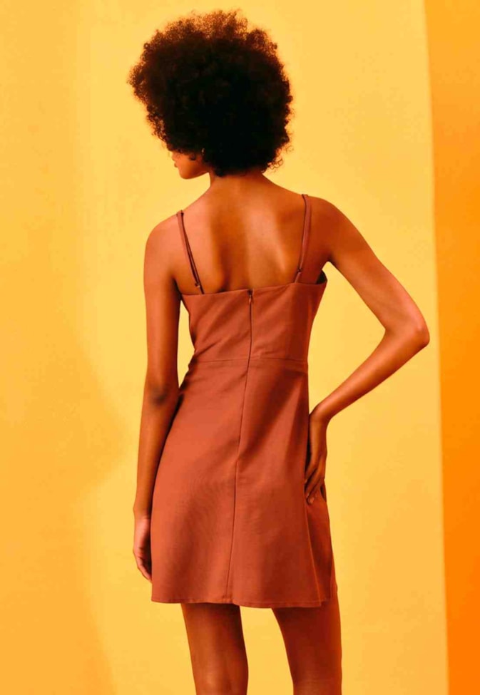 Vestido Curto Liso Decote Amarração