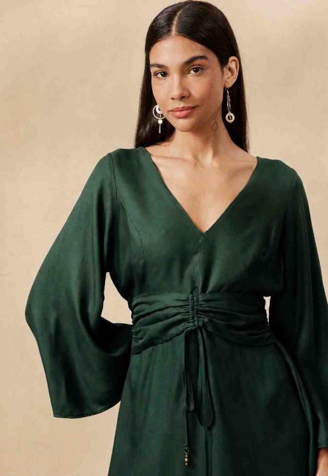 Vestido Curto Liso Detalhe Cintura