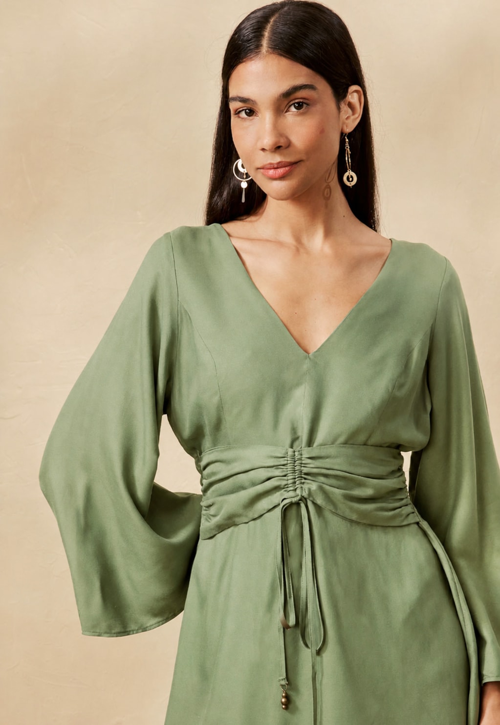 Vestido Curto Liso Detalhe Cintura