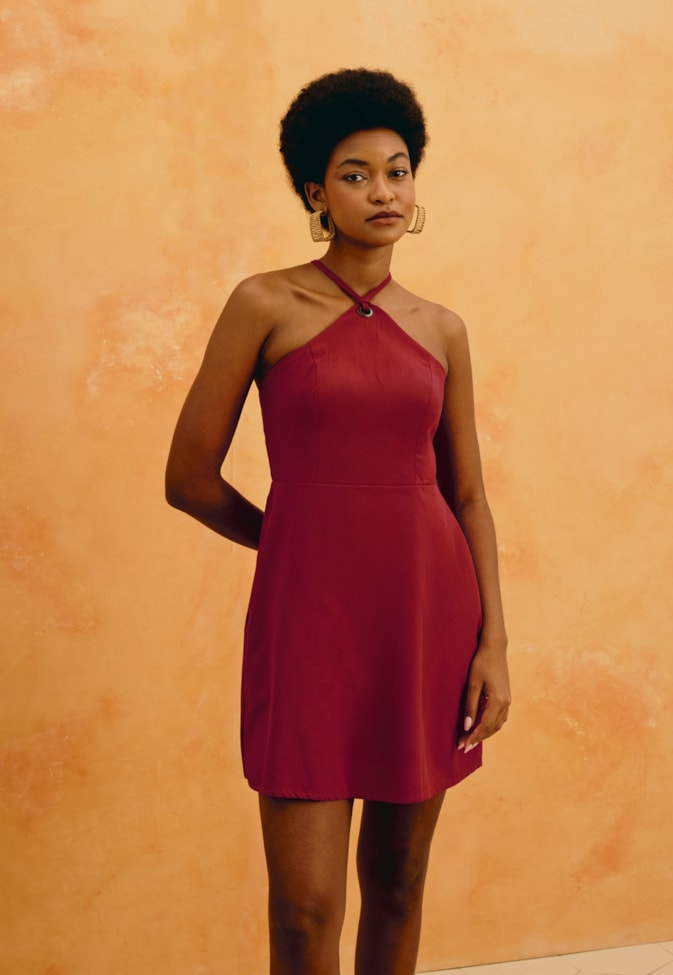 Vestido Curto Liso Detalhe Ilhós