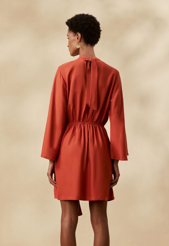 Vestido Curto Liso Golinha Vista Traseira