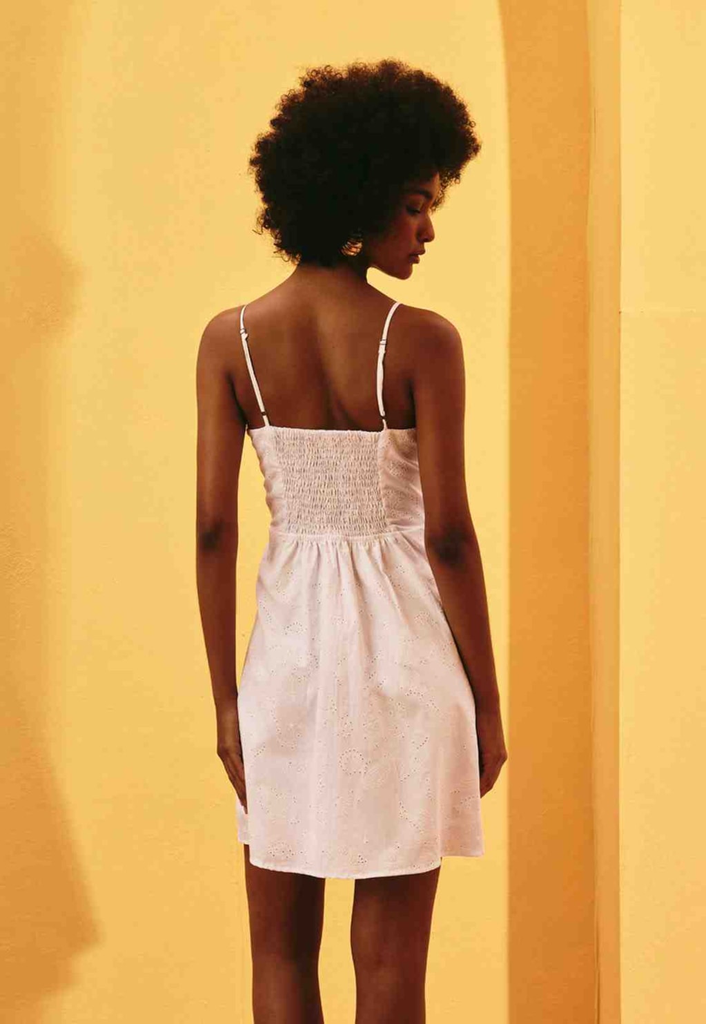 Vestido Curto Liso Laise