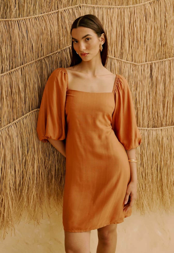 Vestido Curto Liso Manga Bufante  