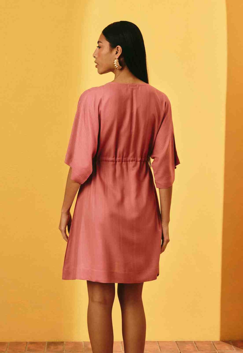 Vestido Curto Liso Manga Kimono