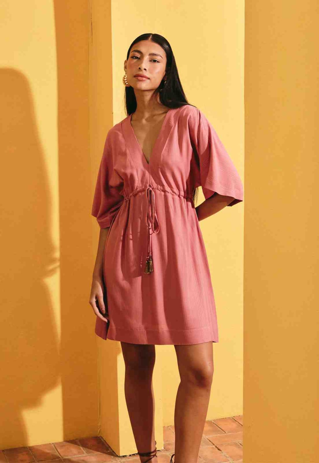 Vestido Curto Liso Manga Kimono