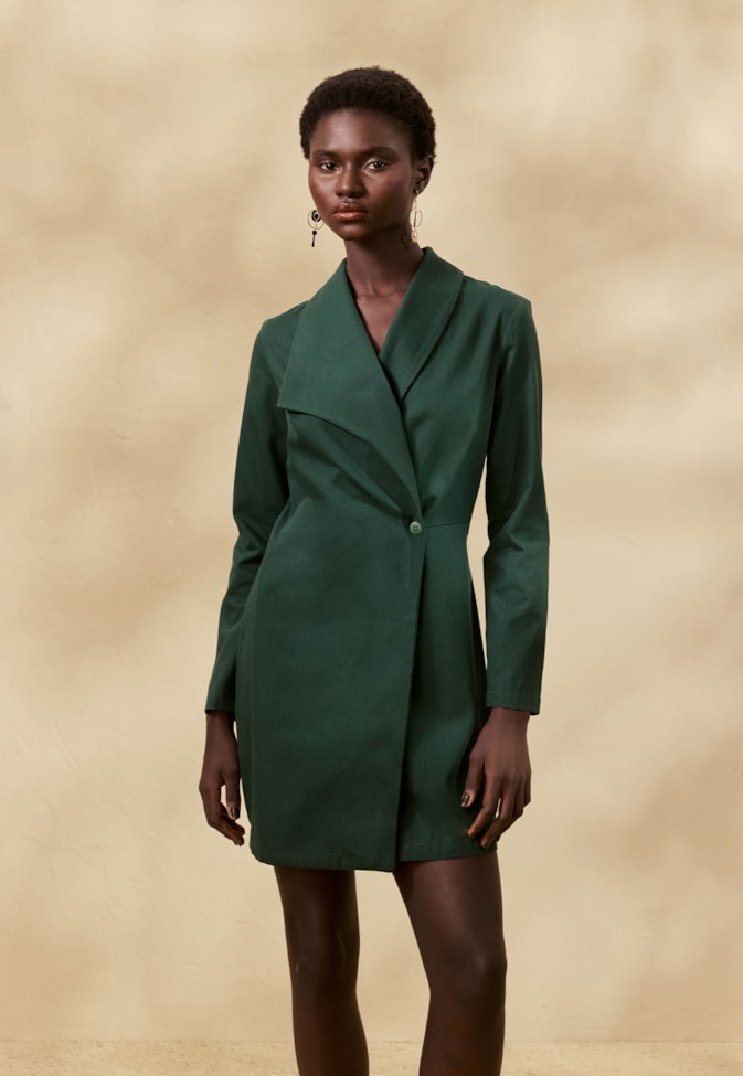 Vestido Curto Liso Manga Longa