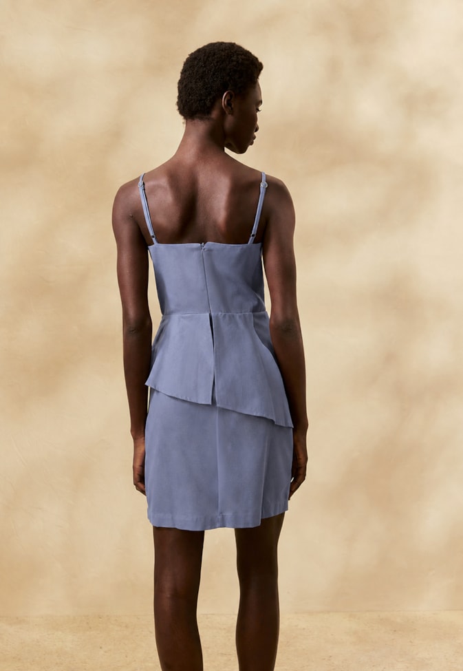 Vestido Curto Liso Peplum